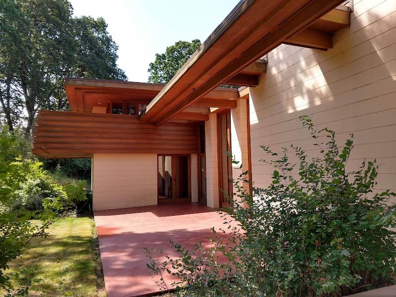 The Gordon House by Frank Lloyd Wright - Image 2