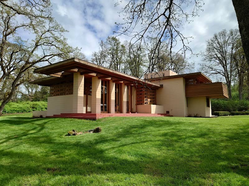 The Gordon House by Frank Lloyd Wright - Image 1
