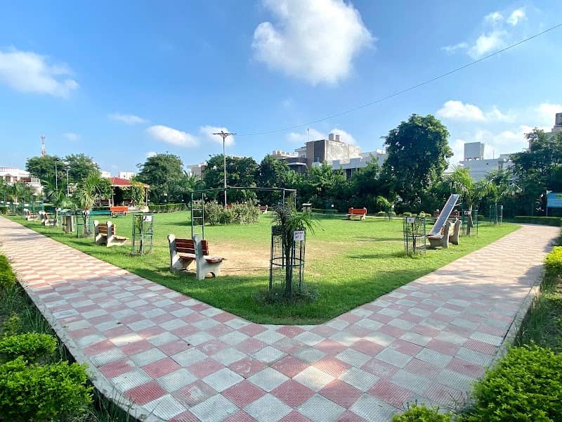 Red Robin Park - Image 1