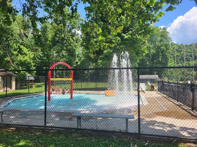Mon View Park - Image 1