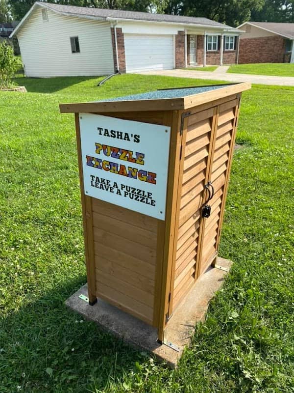 Puzzle Exchange-Take a puzzle/Leave a puzzle box - Image 1