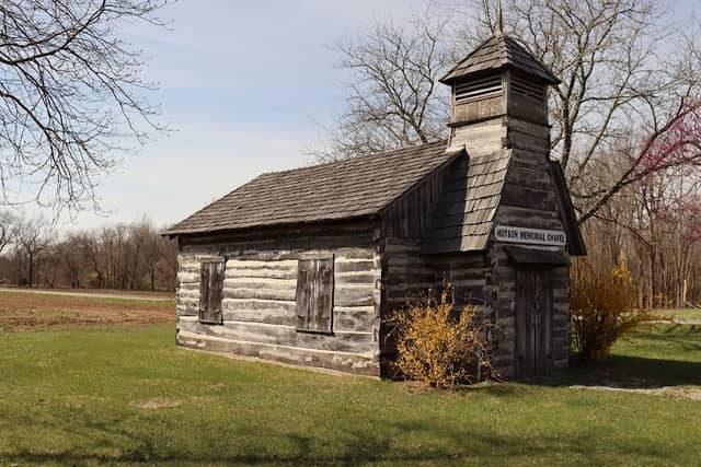 Hutson Memorial Cabins - Image 1