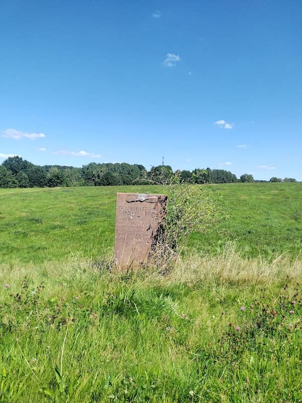 Fliegerdenkmal - Image 1