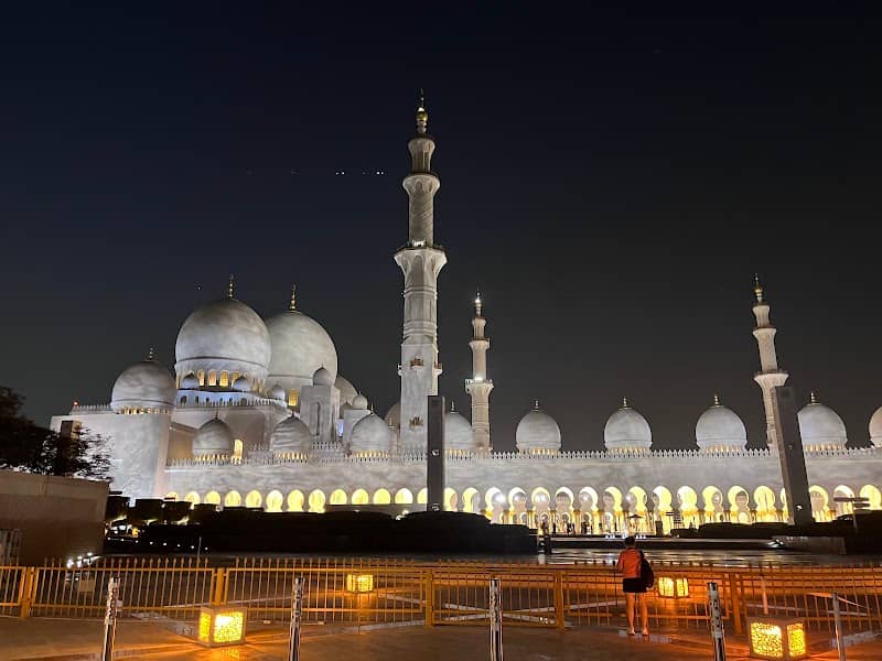 Grand Mosque lift - Image 1