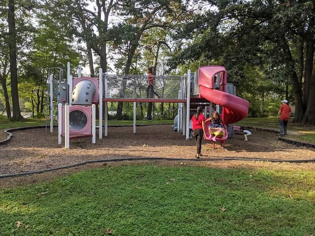 Etra Lake Park - Image 4