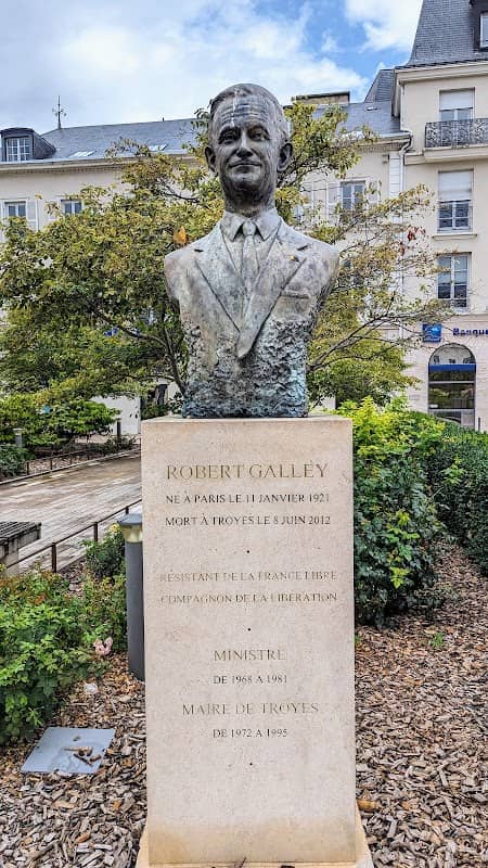 Buste de Robert Galley - Image 2