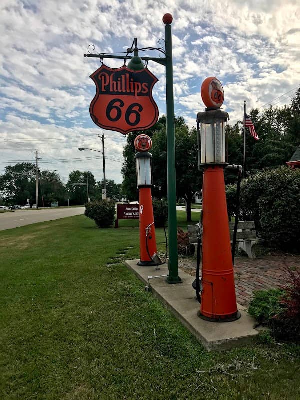 Vintage Gas Station - Image 1