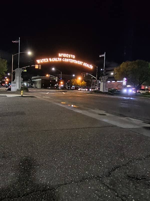 Modesto Arch - Image 2