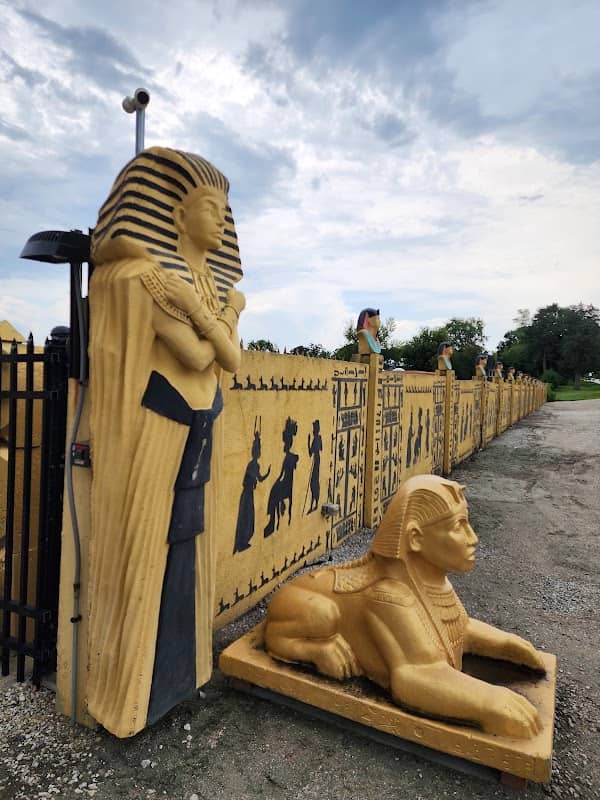 Gold Pyramid - Image 2