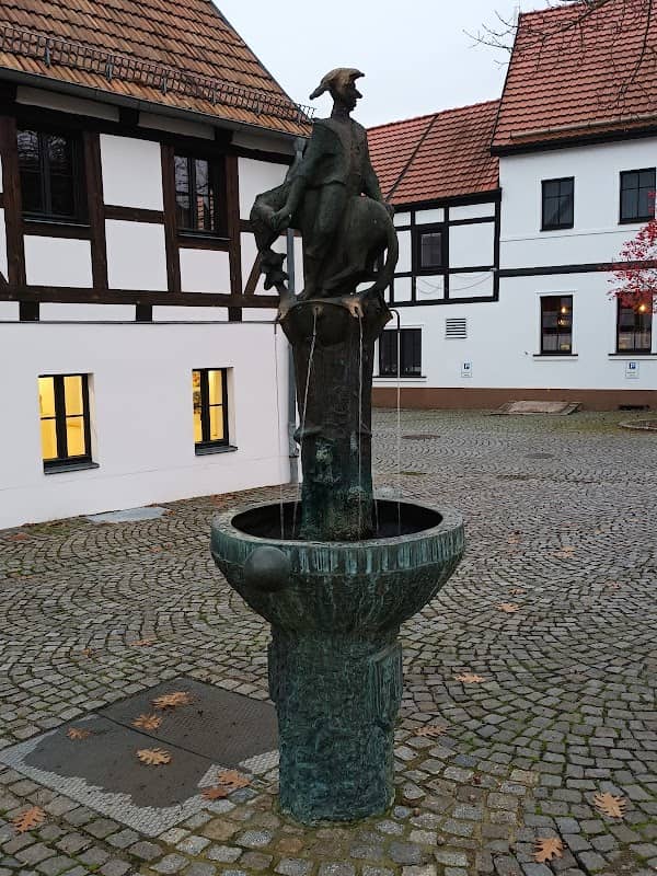 Eulenspiegel-Brunnen - Image 2