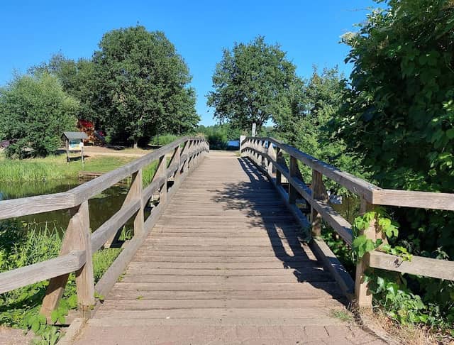 Holzbrücke am Schloßgraben - Image 1