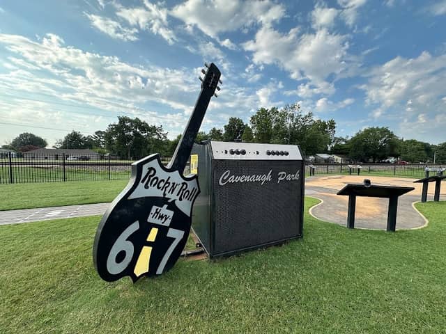 Guitar Walk - Image 1
