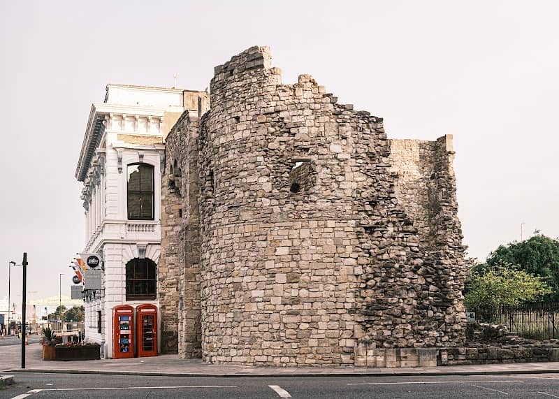 The Watergate ruin - Image 2