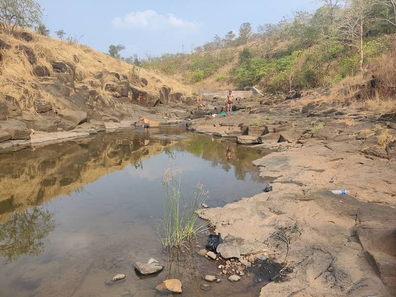 Small water fall - Image 1