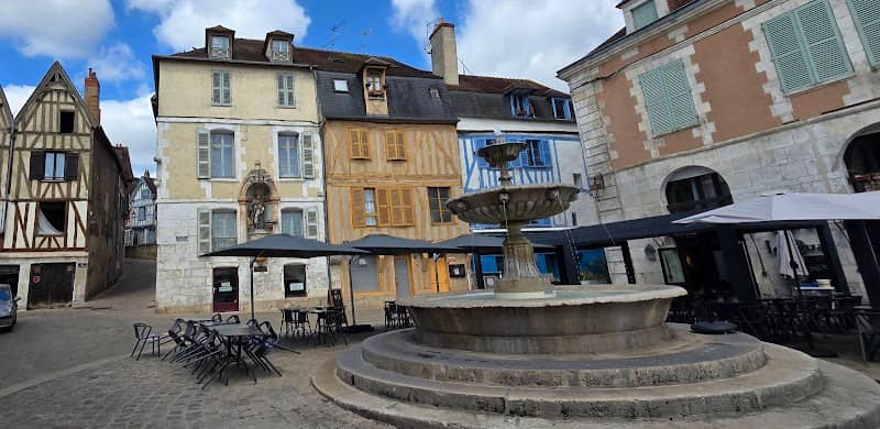 Fontaine de la Place Saint-Nicolas - Image 1