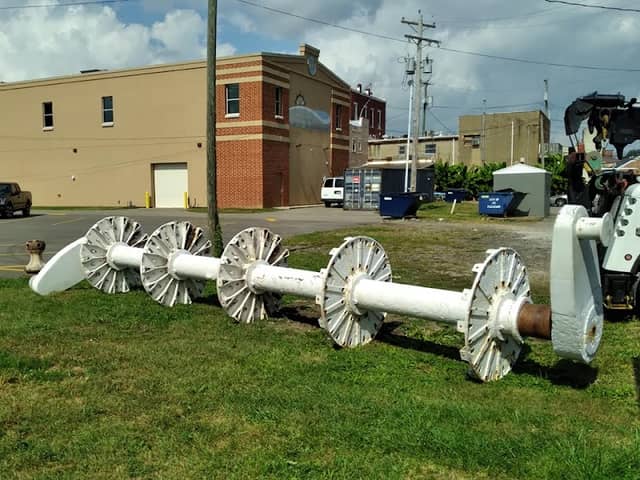 Giant Paddle Wheels - Image 2