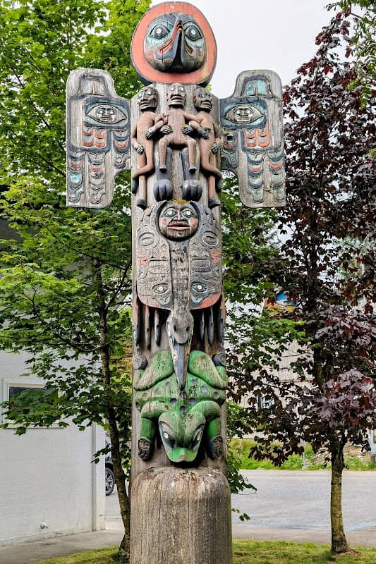 Sun Raven Totem Pole - Image 1