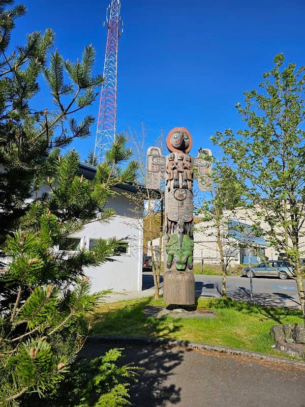 Sun Raven Totem Pole - Image 2
