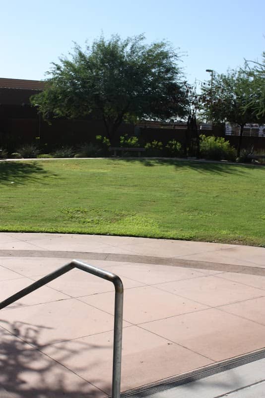 Sernas Plaza - Image 1