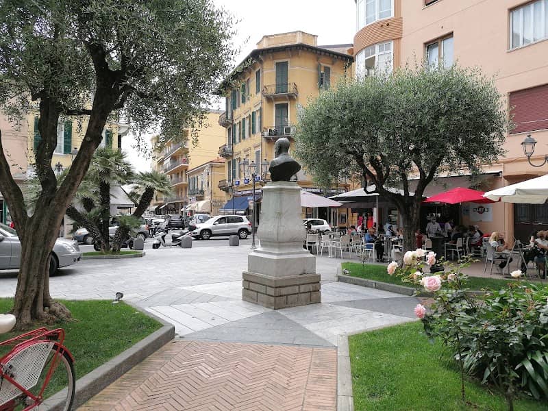 Monumento a Sir Thomas Hanbury - Image 2
