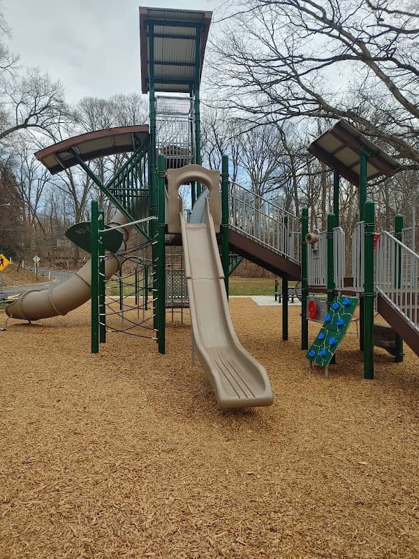 Hillwood Manor Neighborhood Park - Image 2