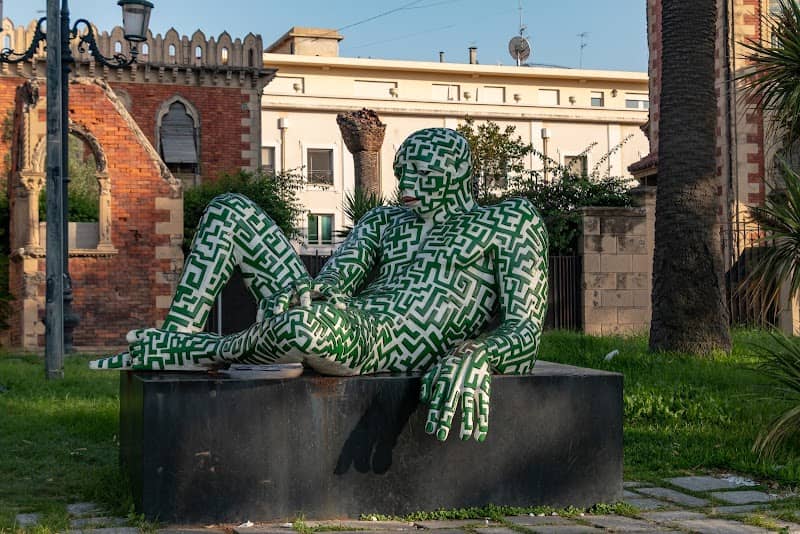 Statua "Labirintite" di Rabarama - Image 1