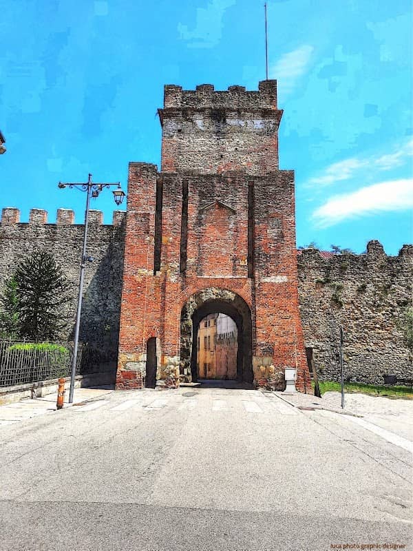 Breganzine Gate - Image 1