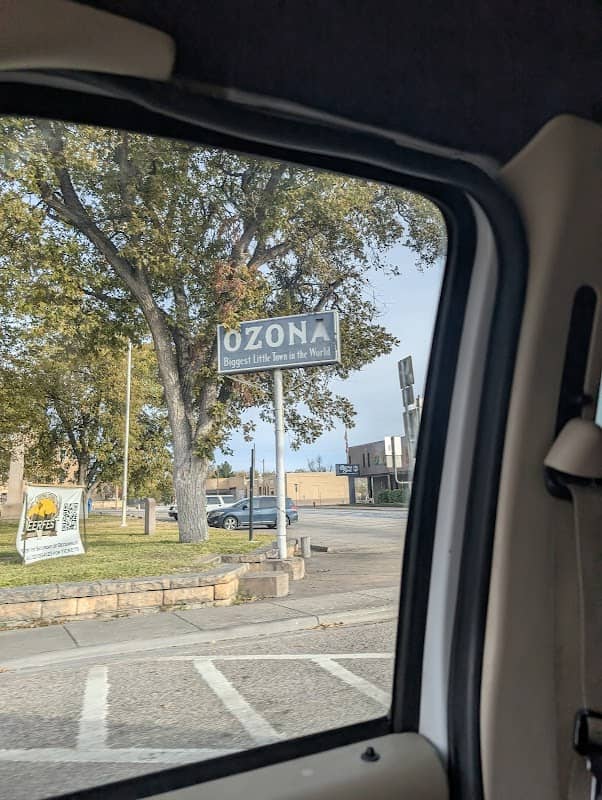 Ozona Biggest Little Town in the World sign - Image 2