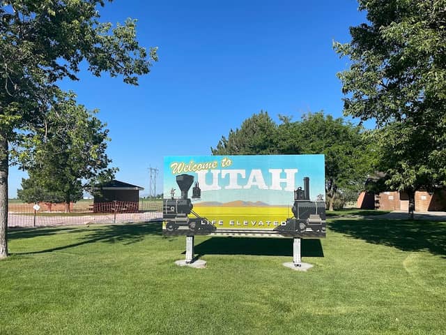 Welcome to Utah sign - Image 1