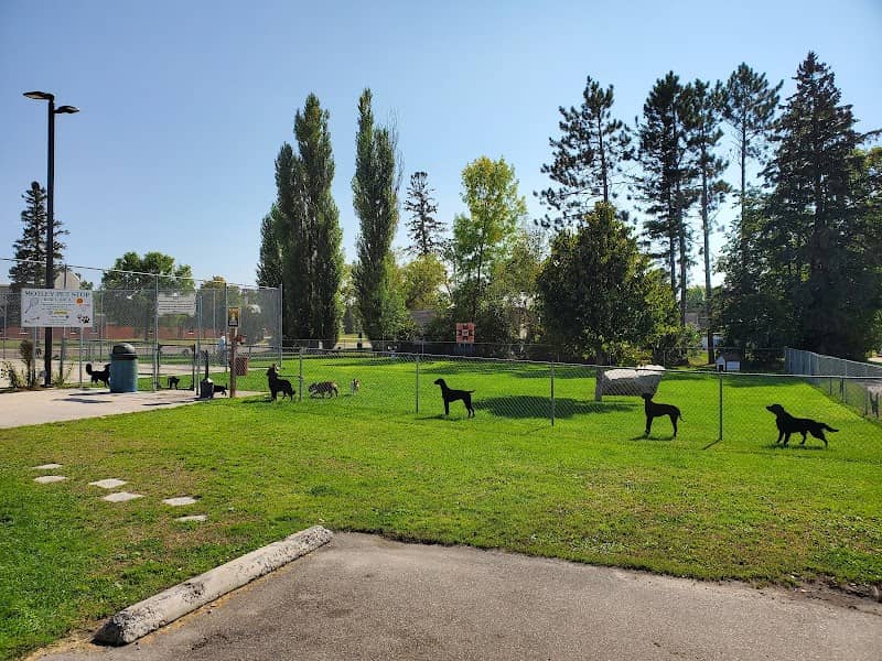 Motley Pet Stop & Rec Area - Image 1