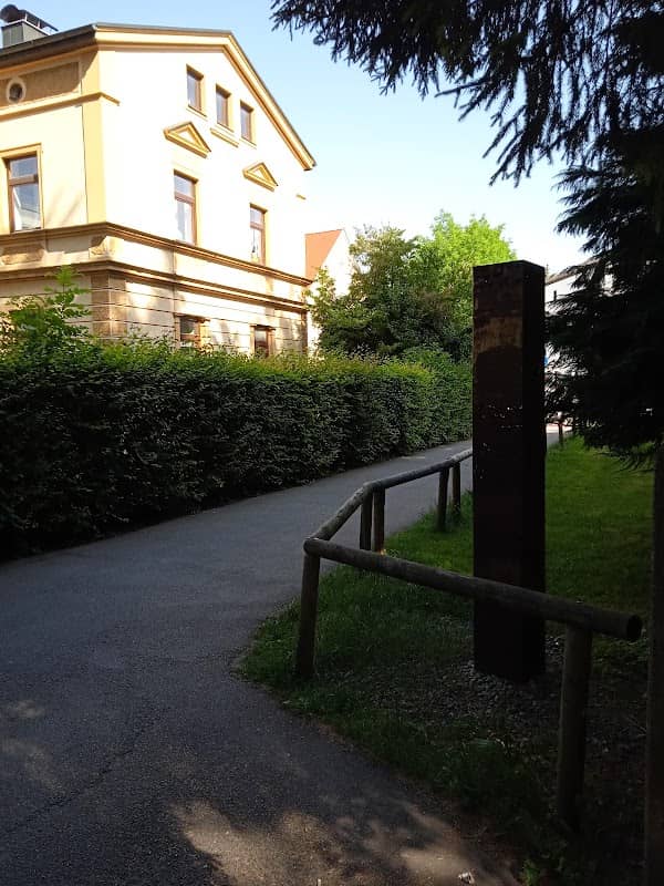 Rostige Säule am Stadtpark - Image 2