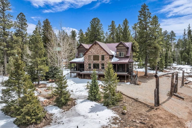 Lost Creek Lodge - Image 1