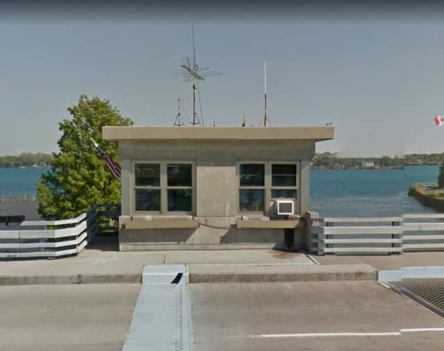Bridge tender house - Image 1