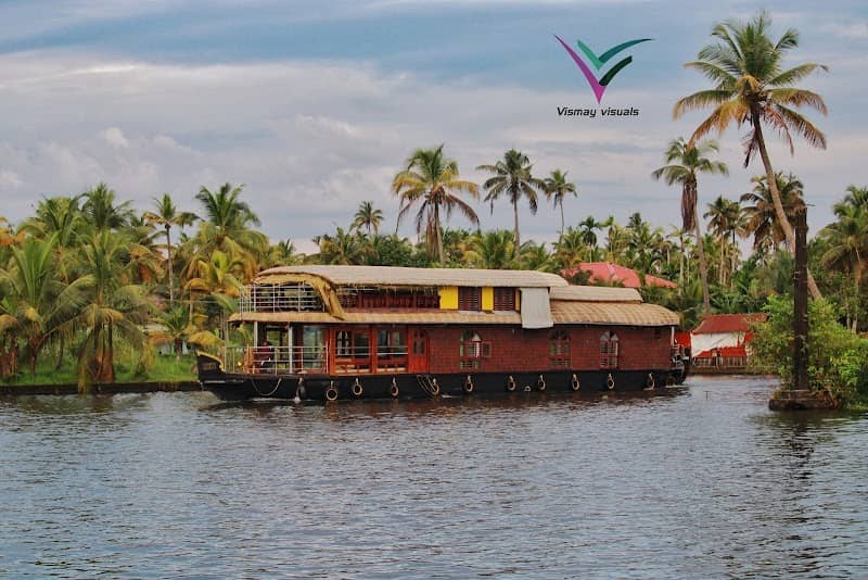 House Boat - Image 1