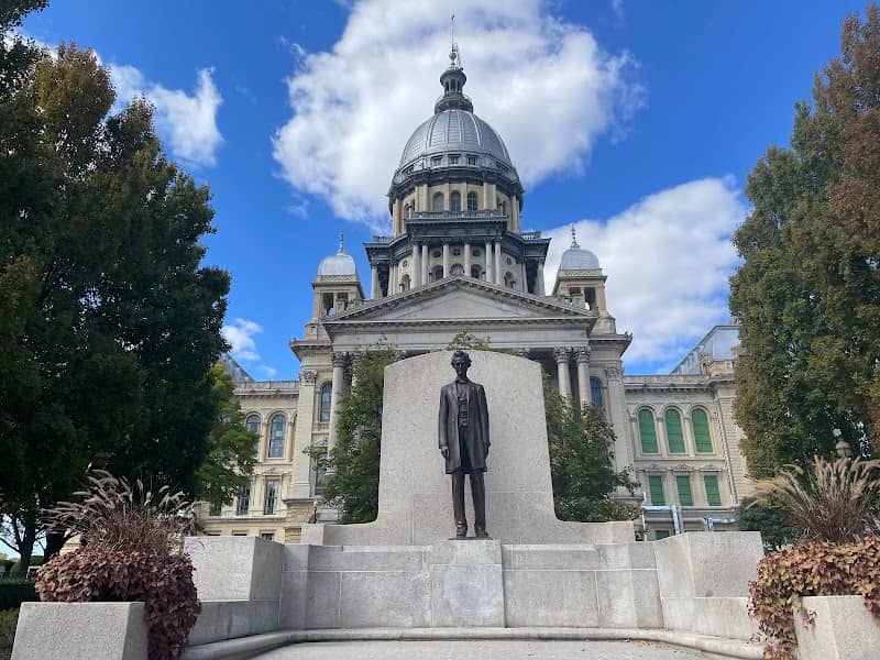 Lincoln Statue - Image 2