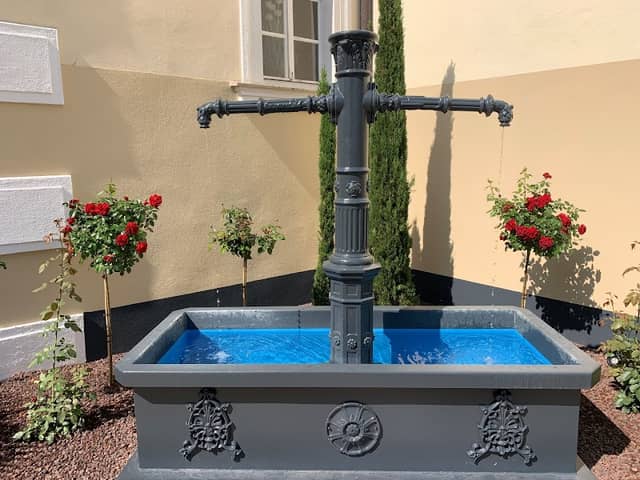 Schlossbrunnen - Image 1