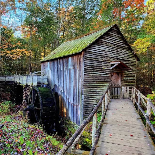 Cades Cove entrance - Image 3