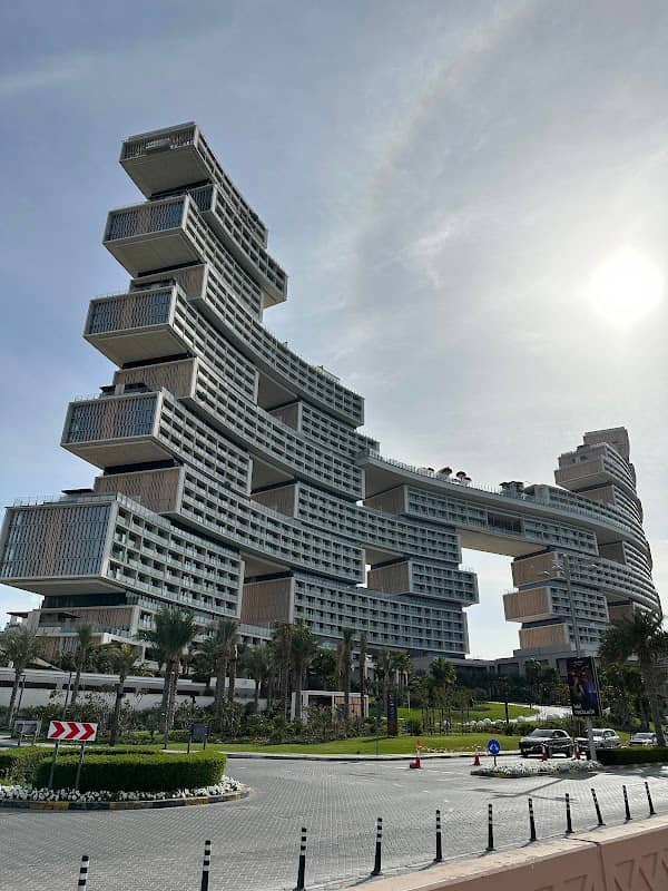 Crescent St. Palm Jumeirah WalkWay - Image 1