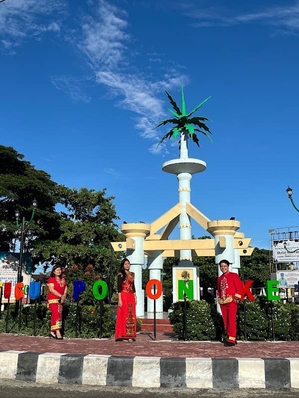 Tugu Pohon Kelapa Kuala Pembuang Satu - Image 1
