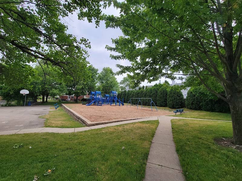Chesterfield Gardens Park - Image 1