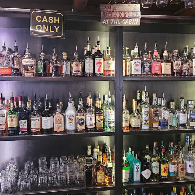 Log cabin bar - Image 1