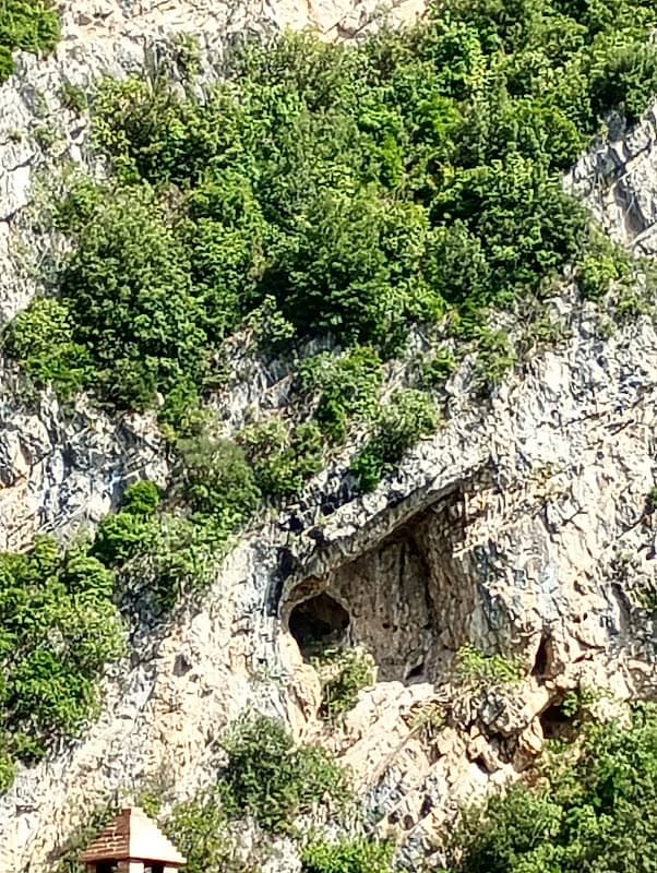 Grotta - Image 1