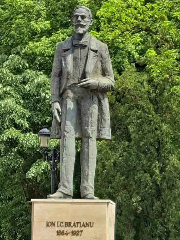 Statue of Ion I. C. BRĂTIANU - Image 1