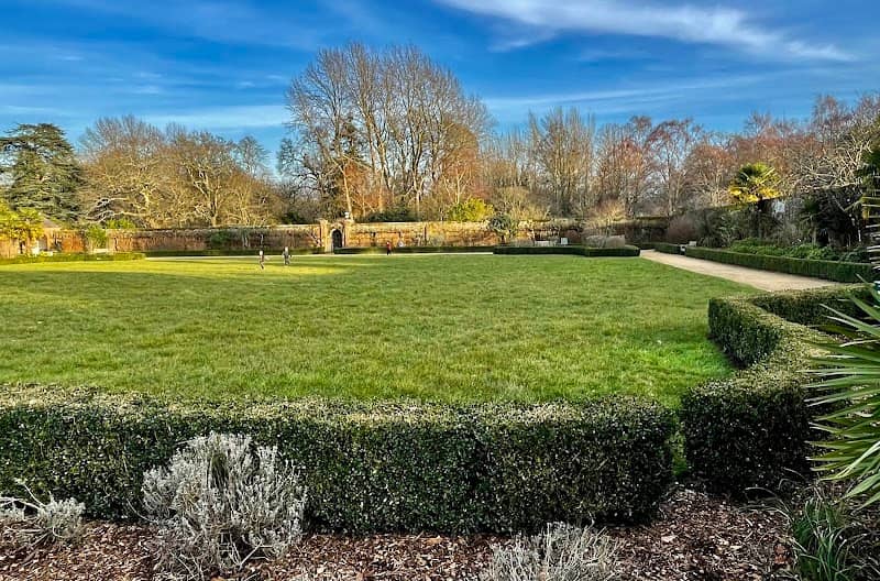 Walled garden - Image 1