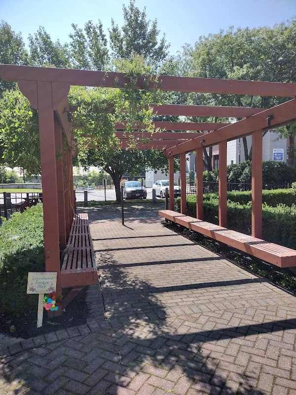 Renaissance Park - Image 2