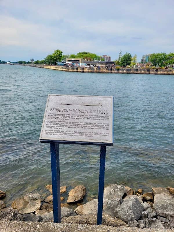 Buffalo Main Lighthouse - Image 3