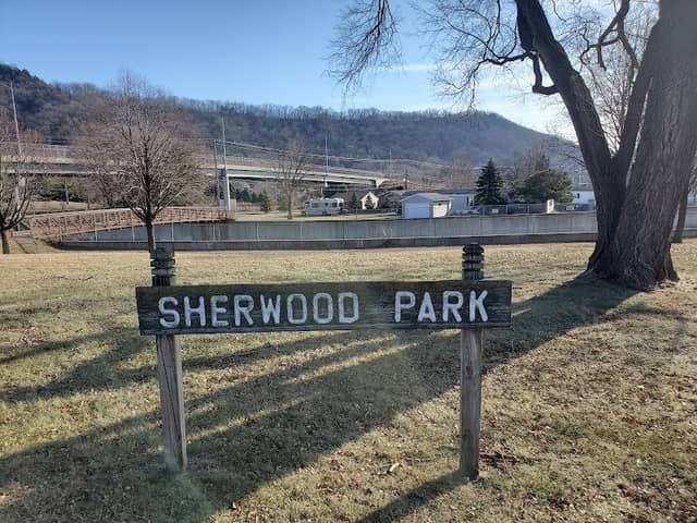 Sherwood Park - Image 2