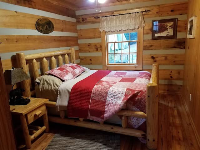 Holly Hill Cabin - Image 1
