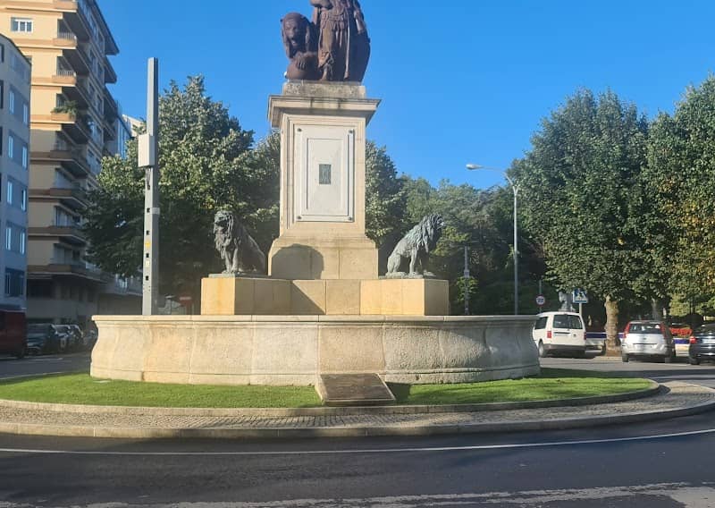 Fuente de los Leones - Image 1