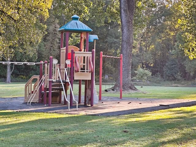 Old Post Park, Playgrounds - Image 2